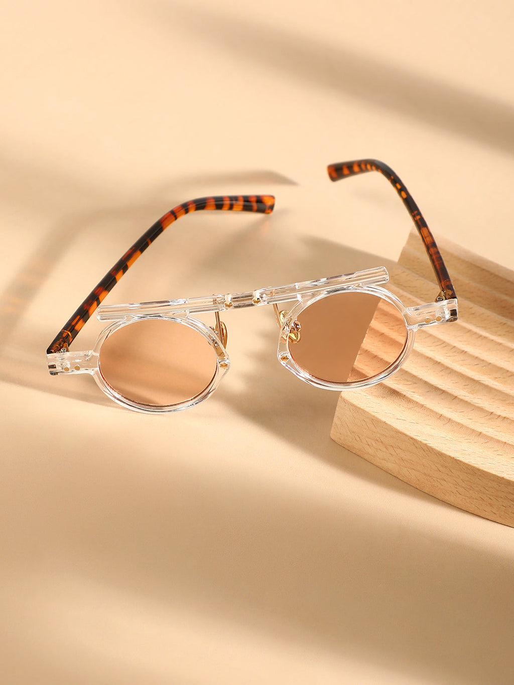 The Cirque Round Sunglasses - Transparent
