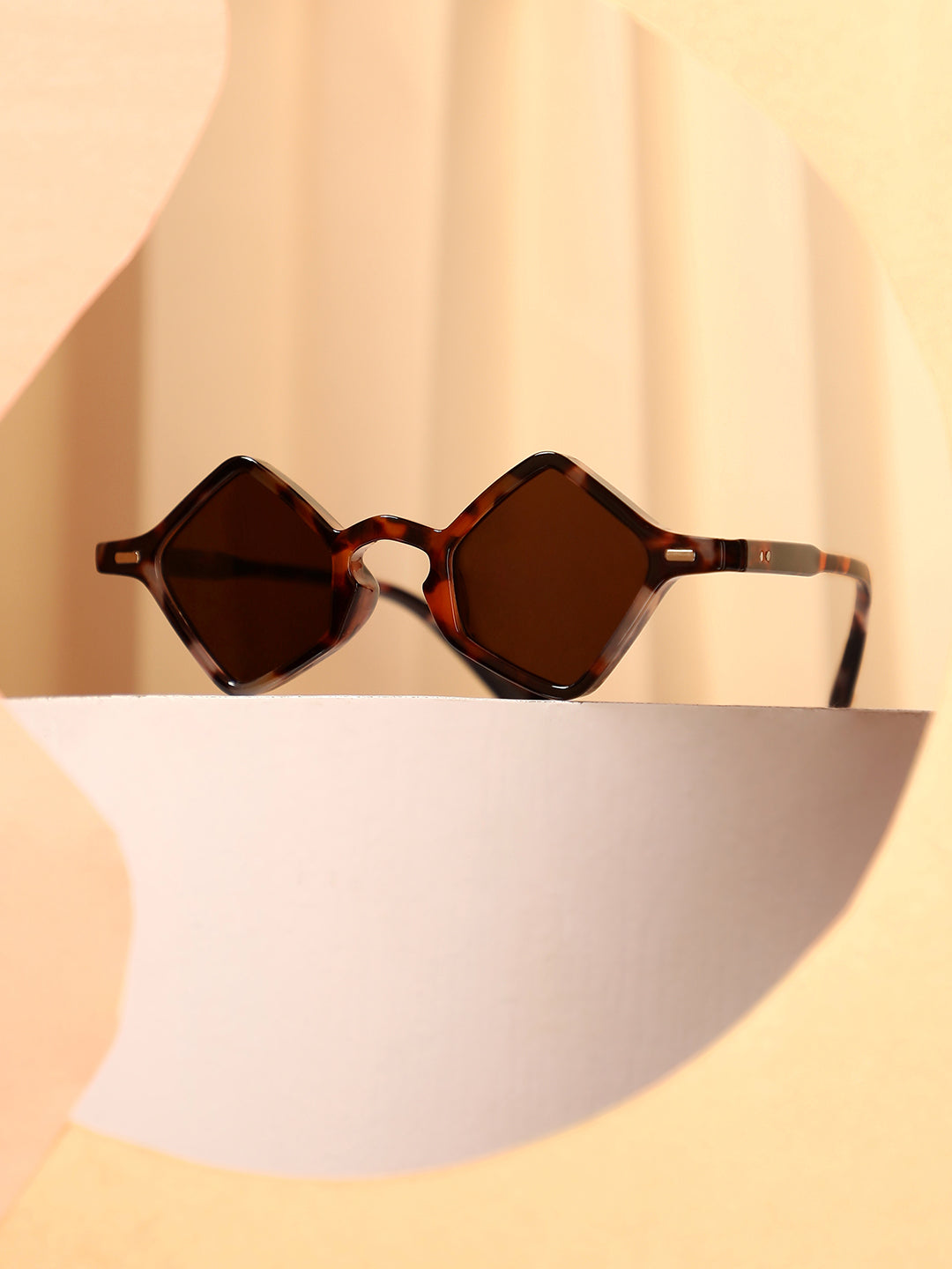 The Circuscore Diamond Sunglass - Coffee Brown