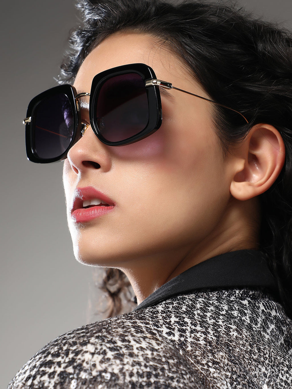 The Whimsical Oversized Sunglass - Onyx Black
