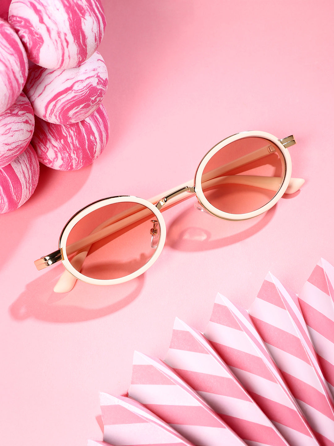 The Malibu Block Oval Sunglass - Off-White