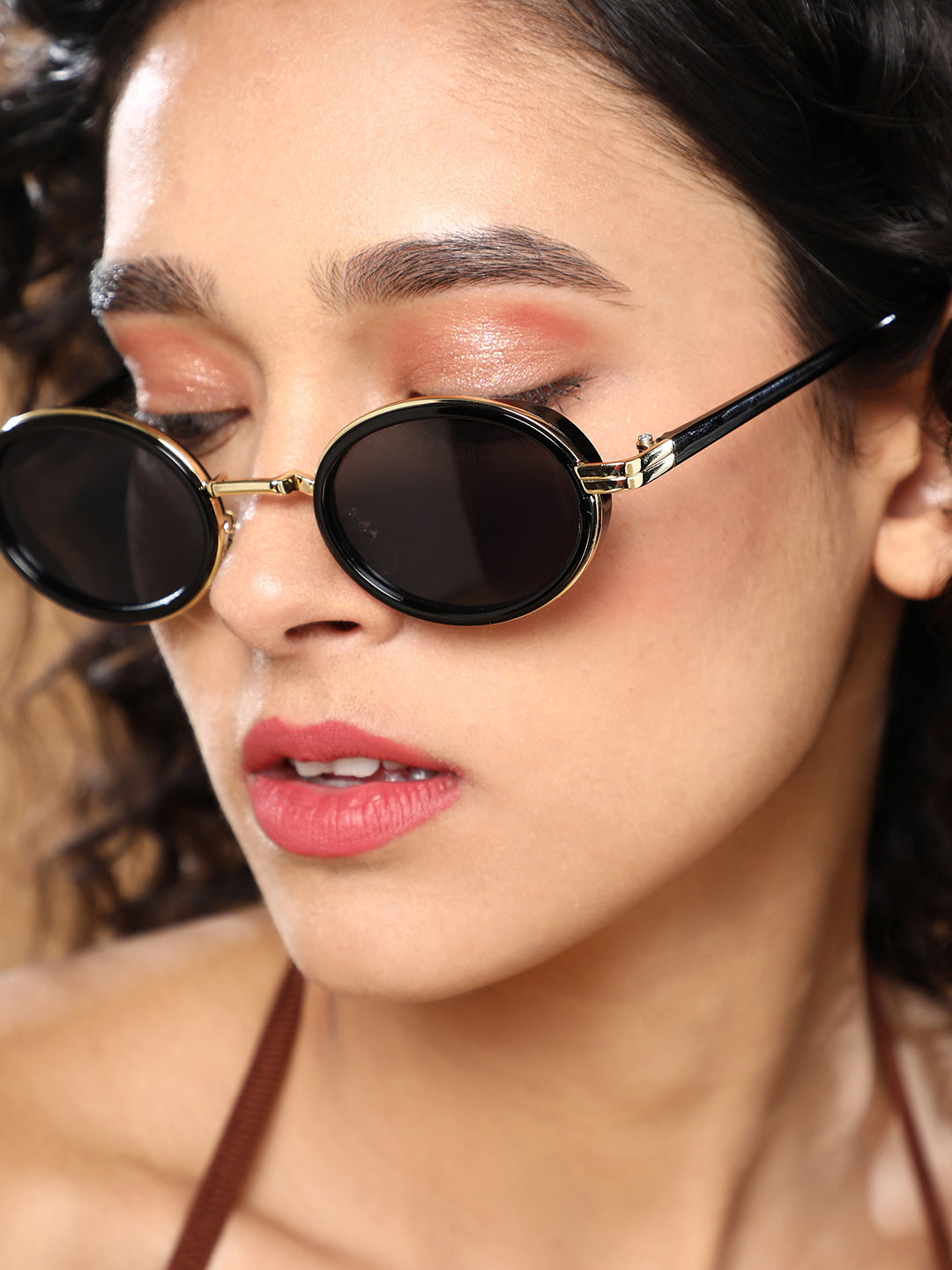 The Malibu Block Oval Sunglass - Onyx Black