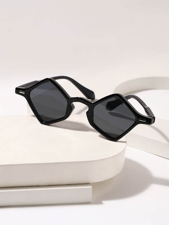 The Circuscore Diamond Sunglass - Midnight Black