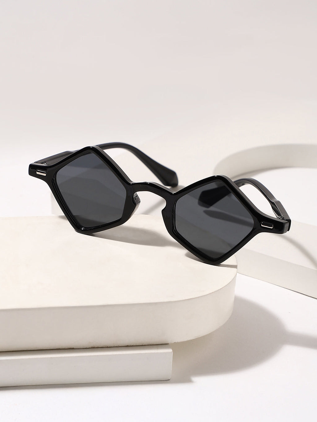 The Circuscore Diamond Sunglass - Midnight Black