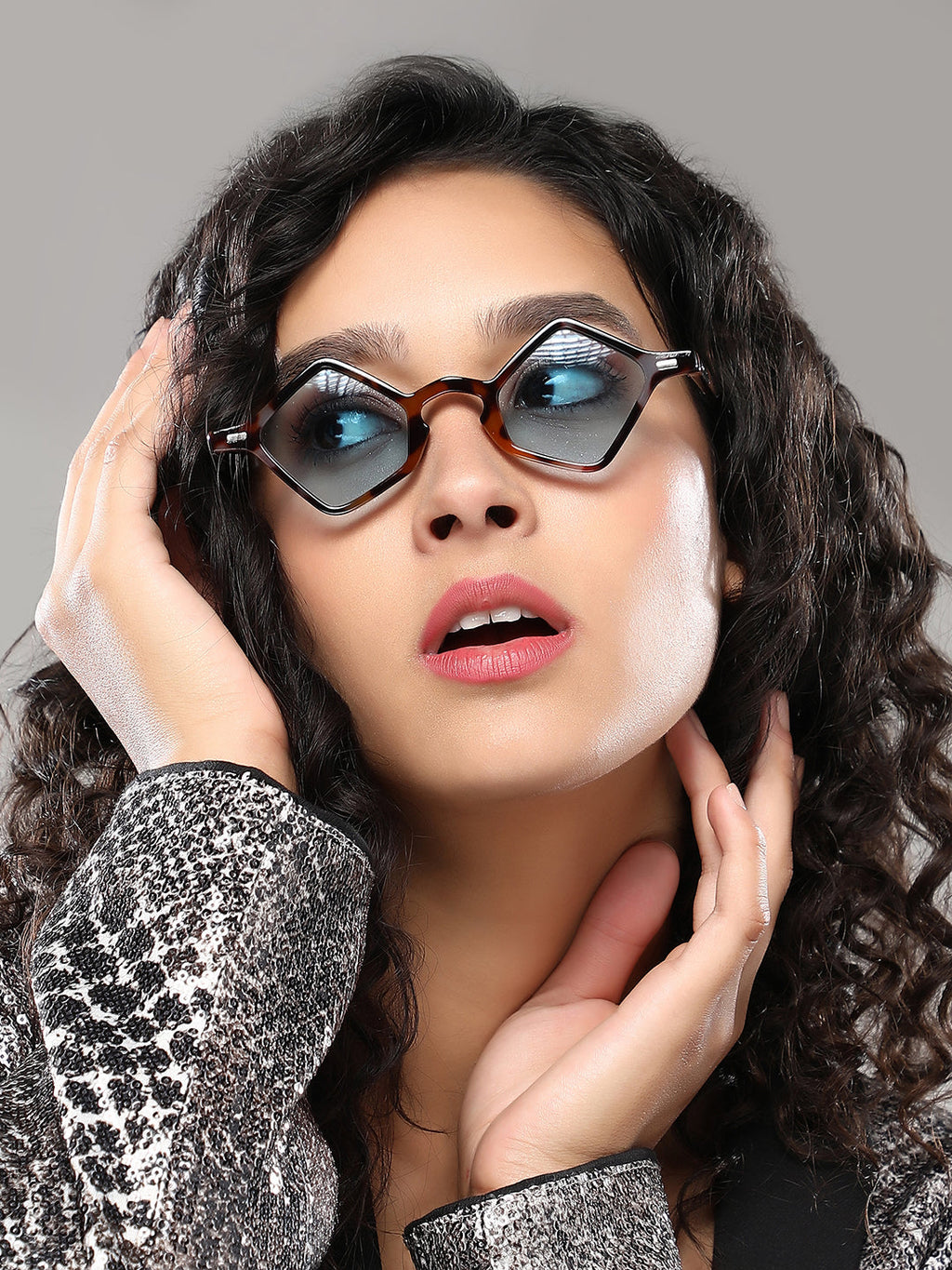 The Circuscore Diamond Sunglass - Indigo Blue