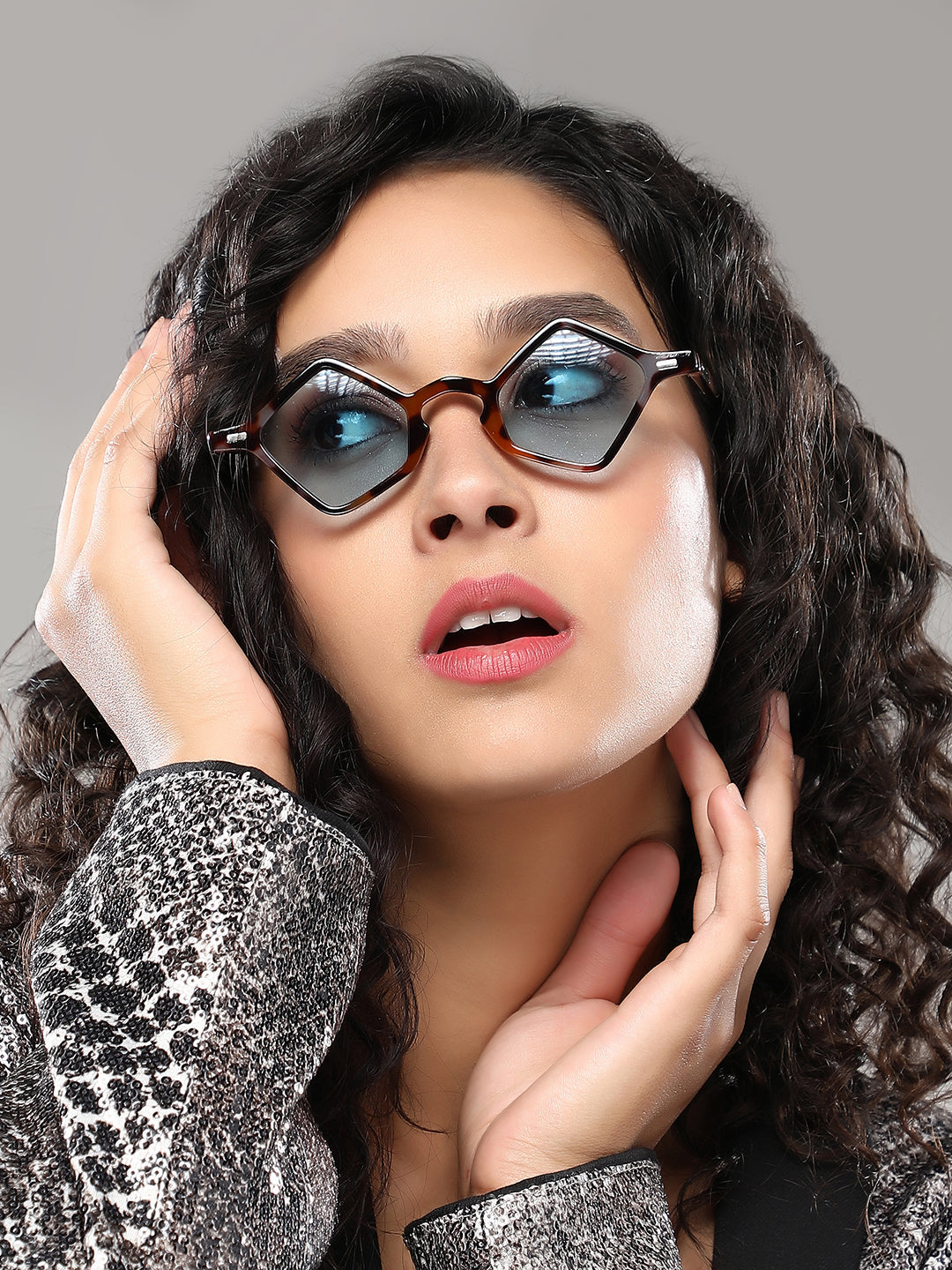 The Circuscore Diamond Sunglass - Indigo Blue