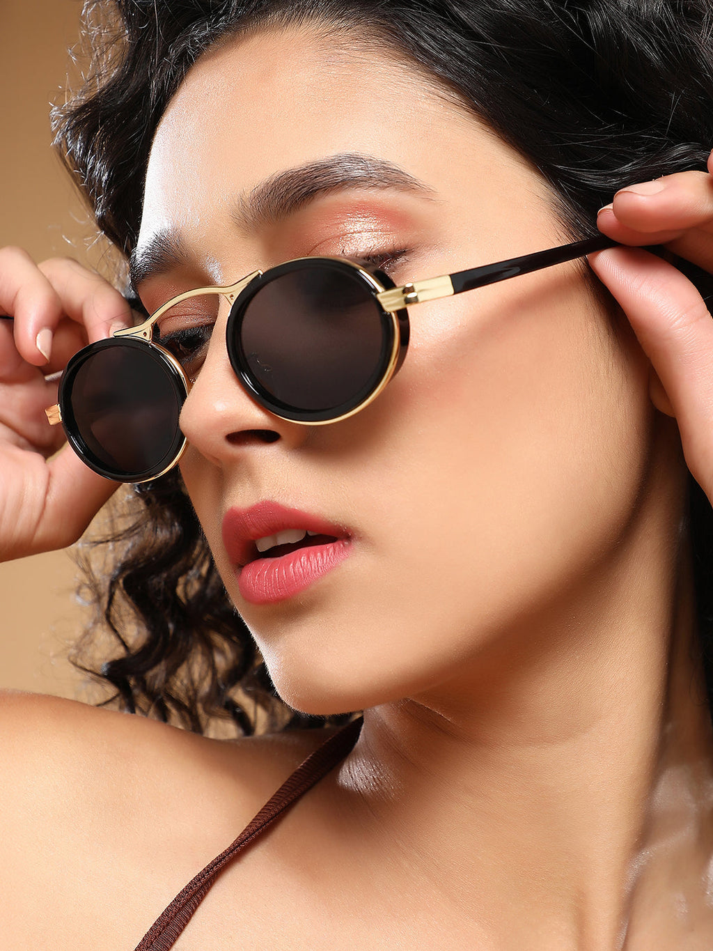 The Retro Malibu Oval Sunglass - Onyx Black