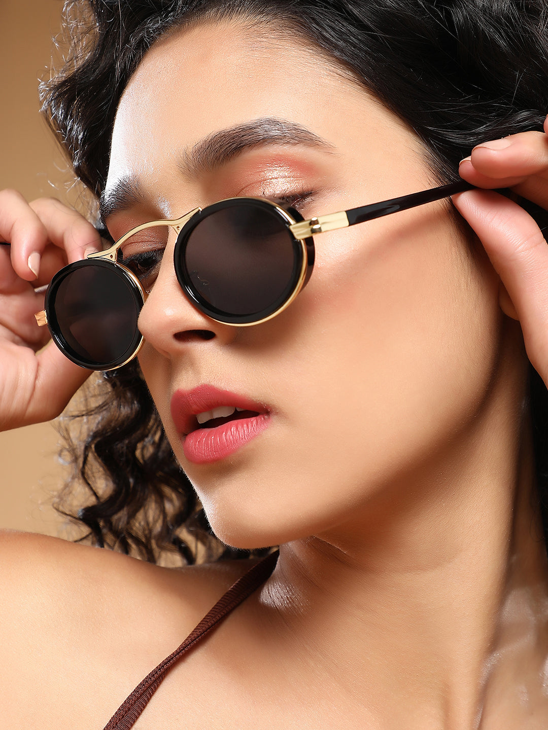 The Retro Malibu Oval Sunglass - Onyx Black