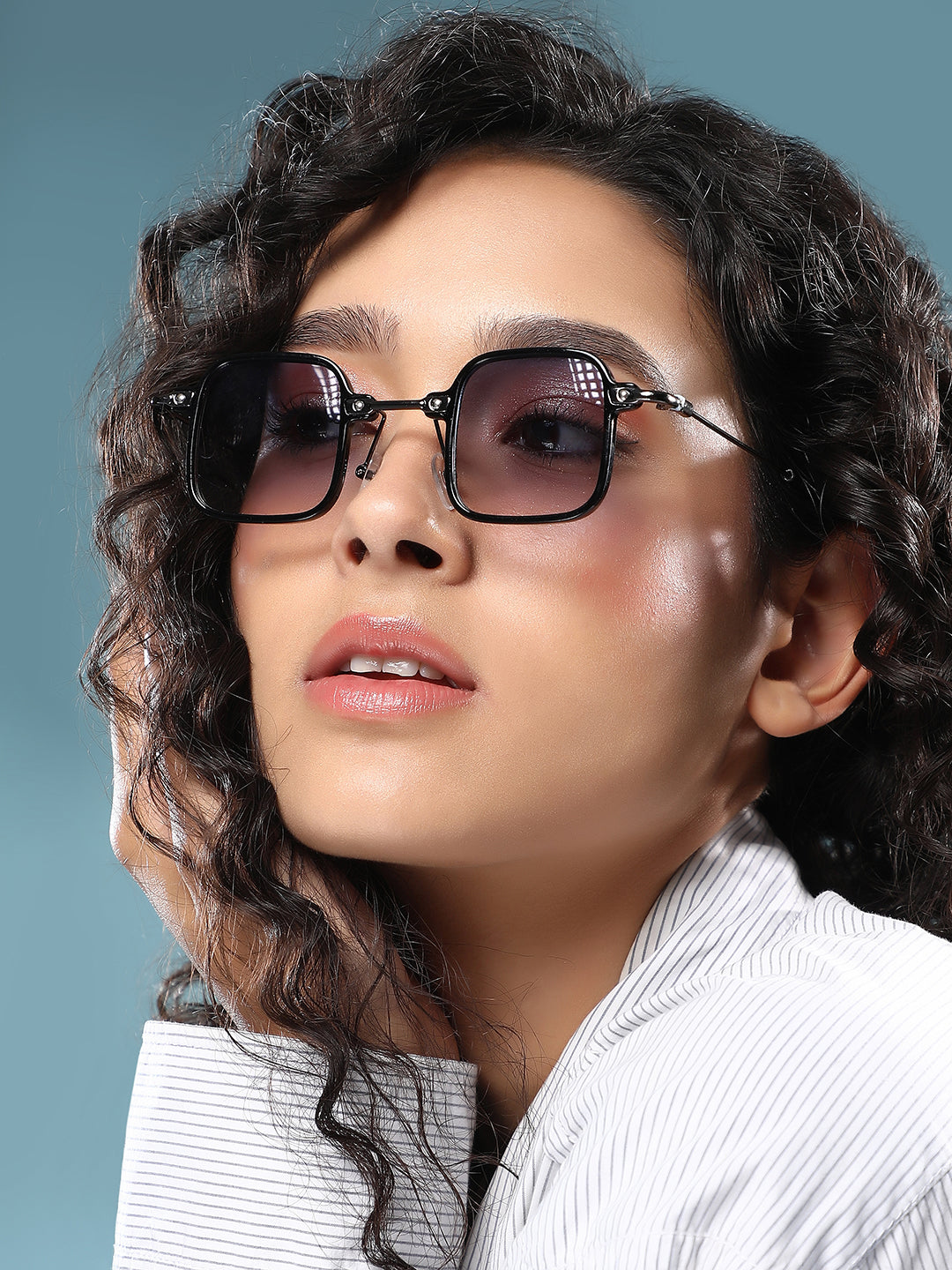 The Circuscore Gradient Square Sunglass - Onyx Black