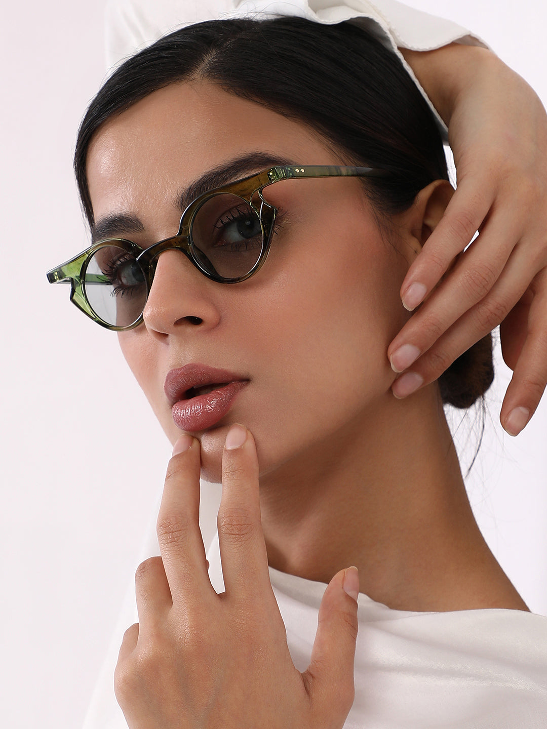 The Carnival Round Sunglass - Army Green