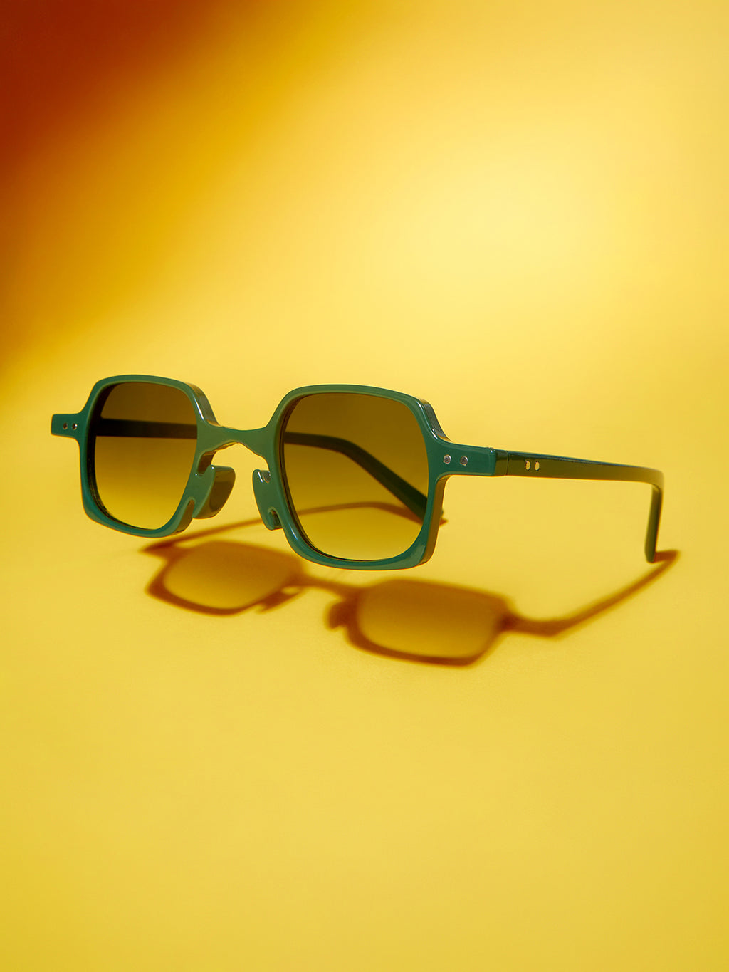 The Verde Square Sunglass-Forest Green