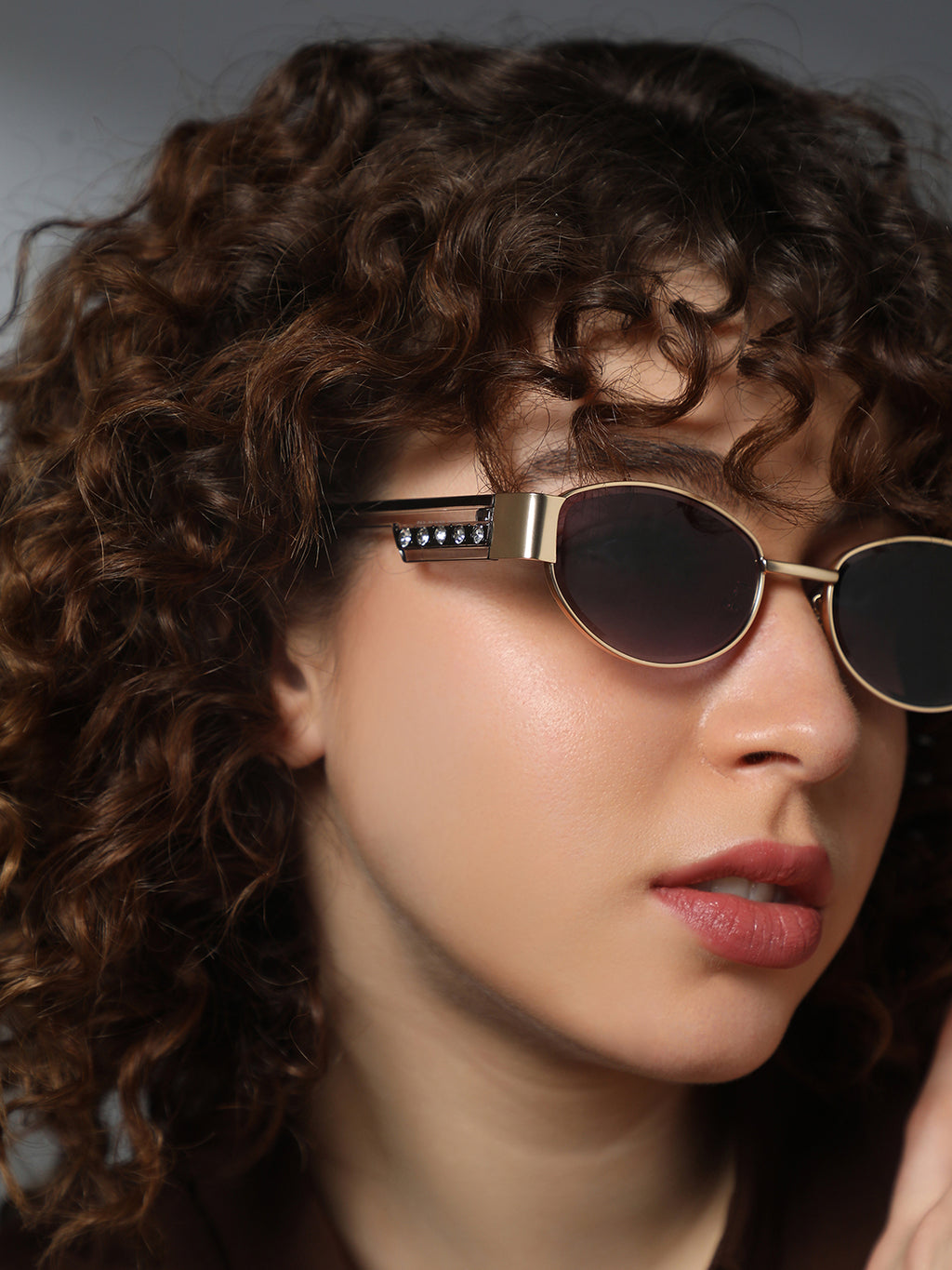 The Retro Oval Sunglass - Lavender Smoke