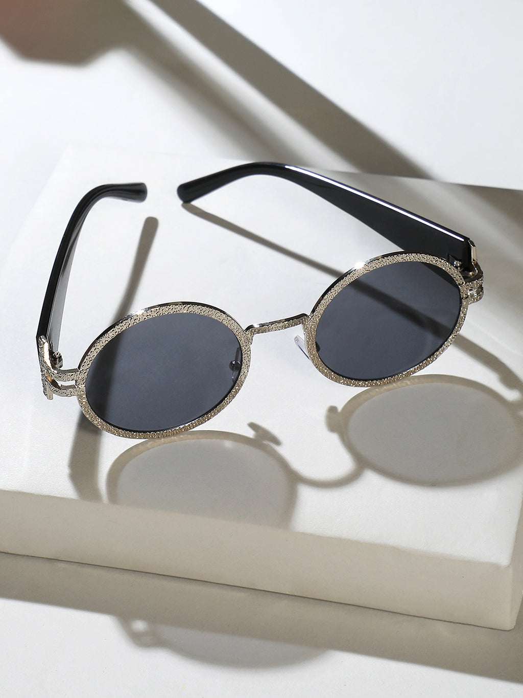 The Minimal Round Sunglass - Jet Black