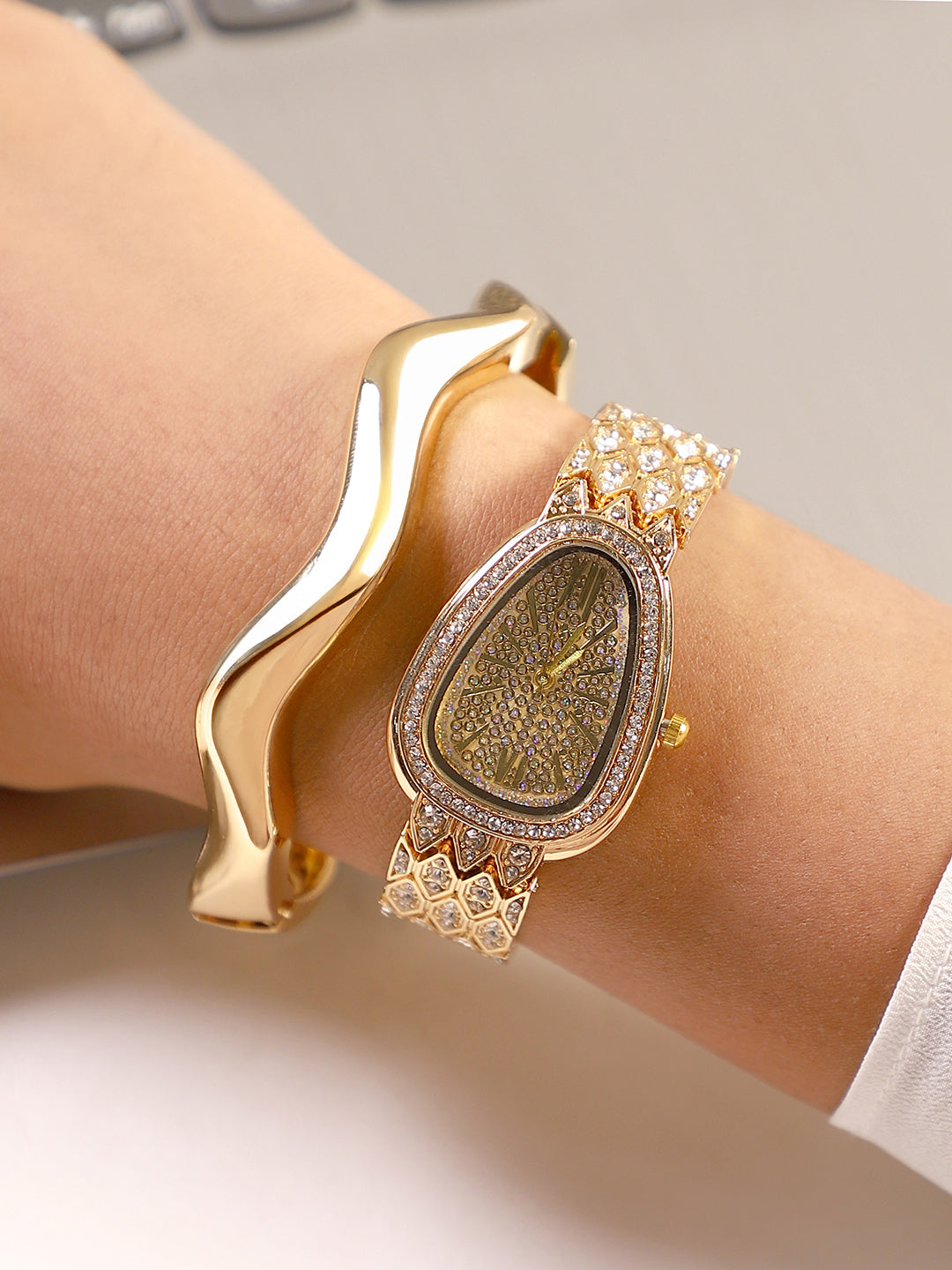 The-Bijou-Serpenti-Oval-Watch-With-Bracelet-Combo