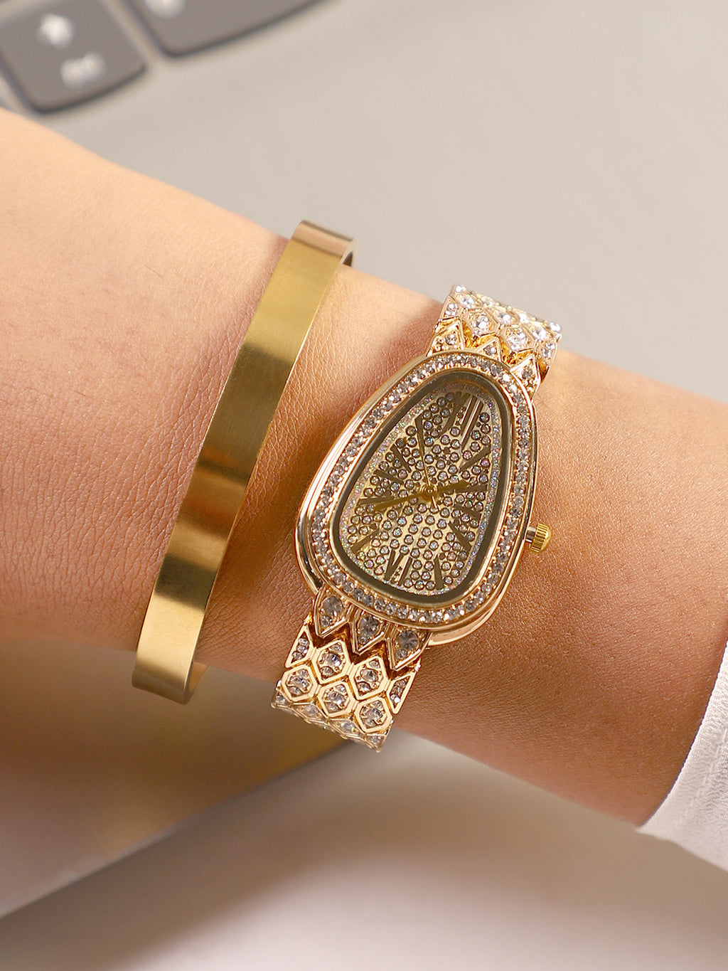 The-Bijou-Serpenti-Oval-Watch-With-Bracelet-Combo