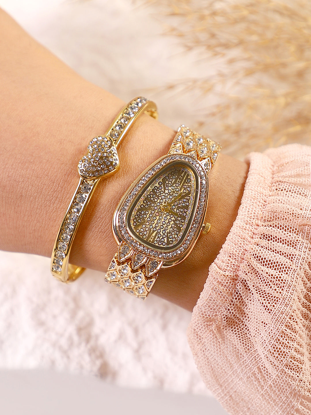 The-Bijou-Serpenti-Oval-Watch-With-Bracelet-Combo