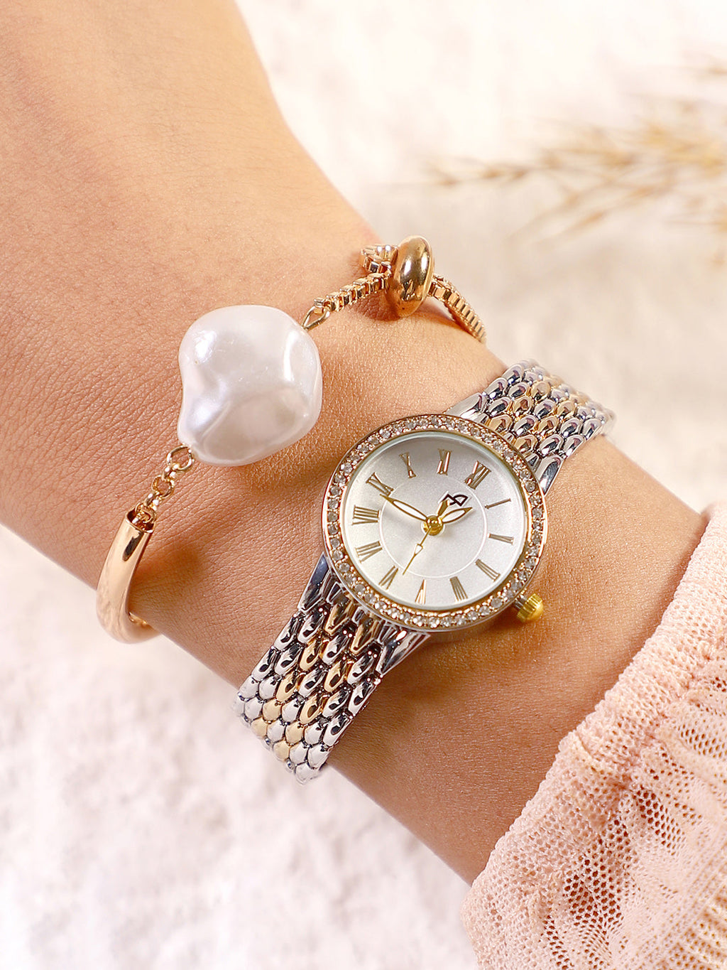 The-Roman-Venin-Round-Watch-With-Bracelet-Combo