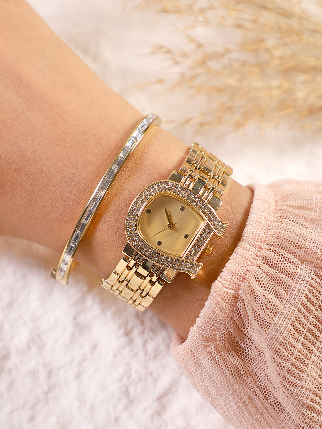 The-Buckle-Asymmetric-Watch-With-Bracelet-Combo