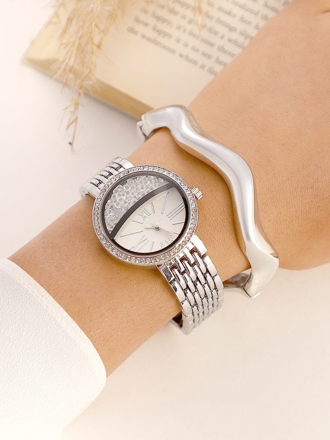 The-Horizon-Bijou-Round-Watch-With-Bracelet-Combo