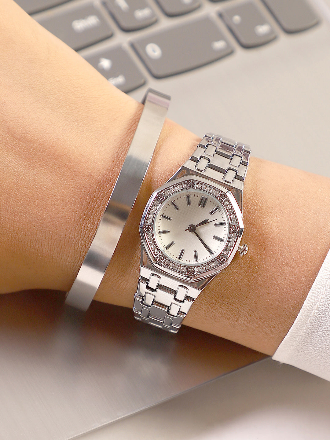 The-Aetheria-Cushion-Watch-With-Bracelet-Combo