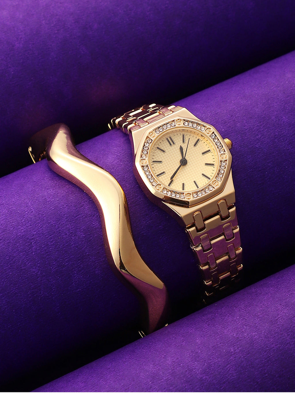 The-Aetheria-Cushion-Watch-With-Bracelet-Combo