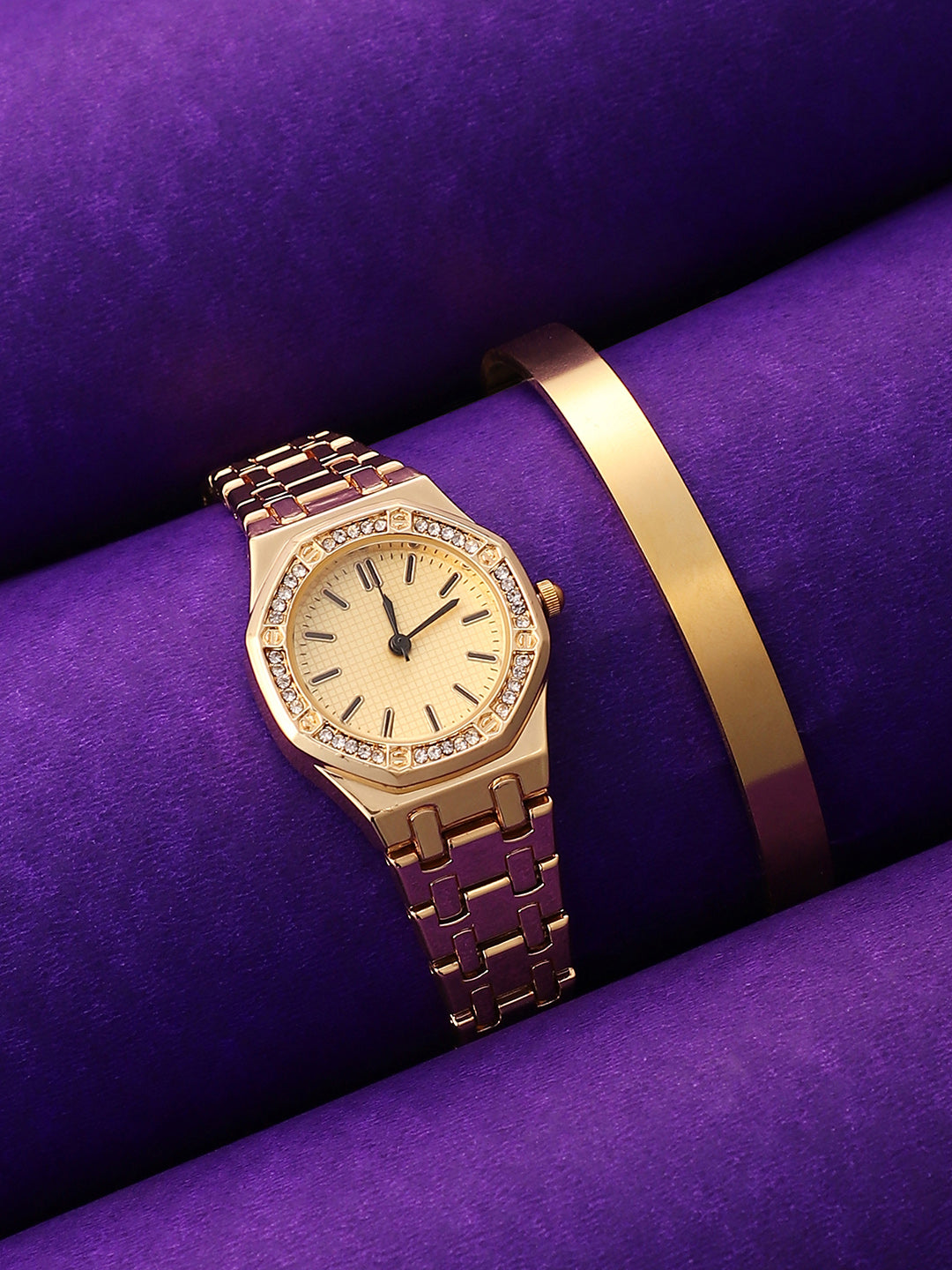 The-Aetheria-Cushion-Watch-With-Bracelet-Combo