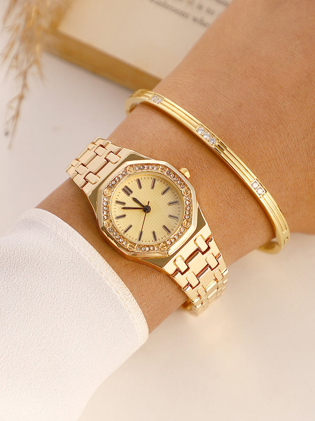 The-Aetheria-Cushion-Watch-With-Bracelet-Combo