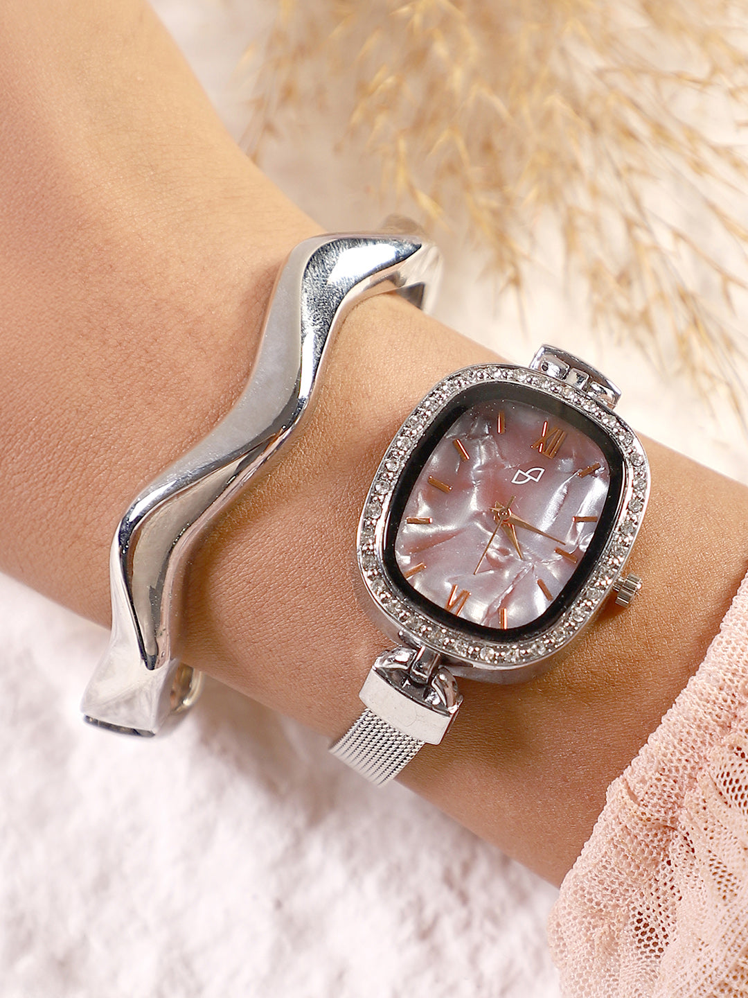 The-Textured-Square-Watch-With-Bracelet-Combo