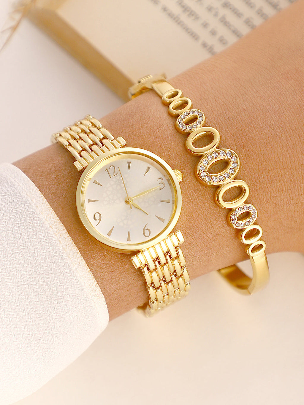 The-Noé--Round-Watch-With-Bracelet-Combo