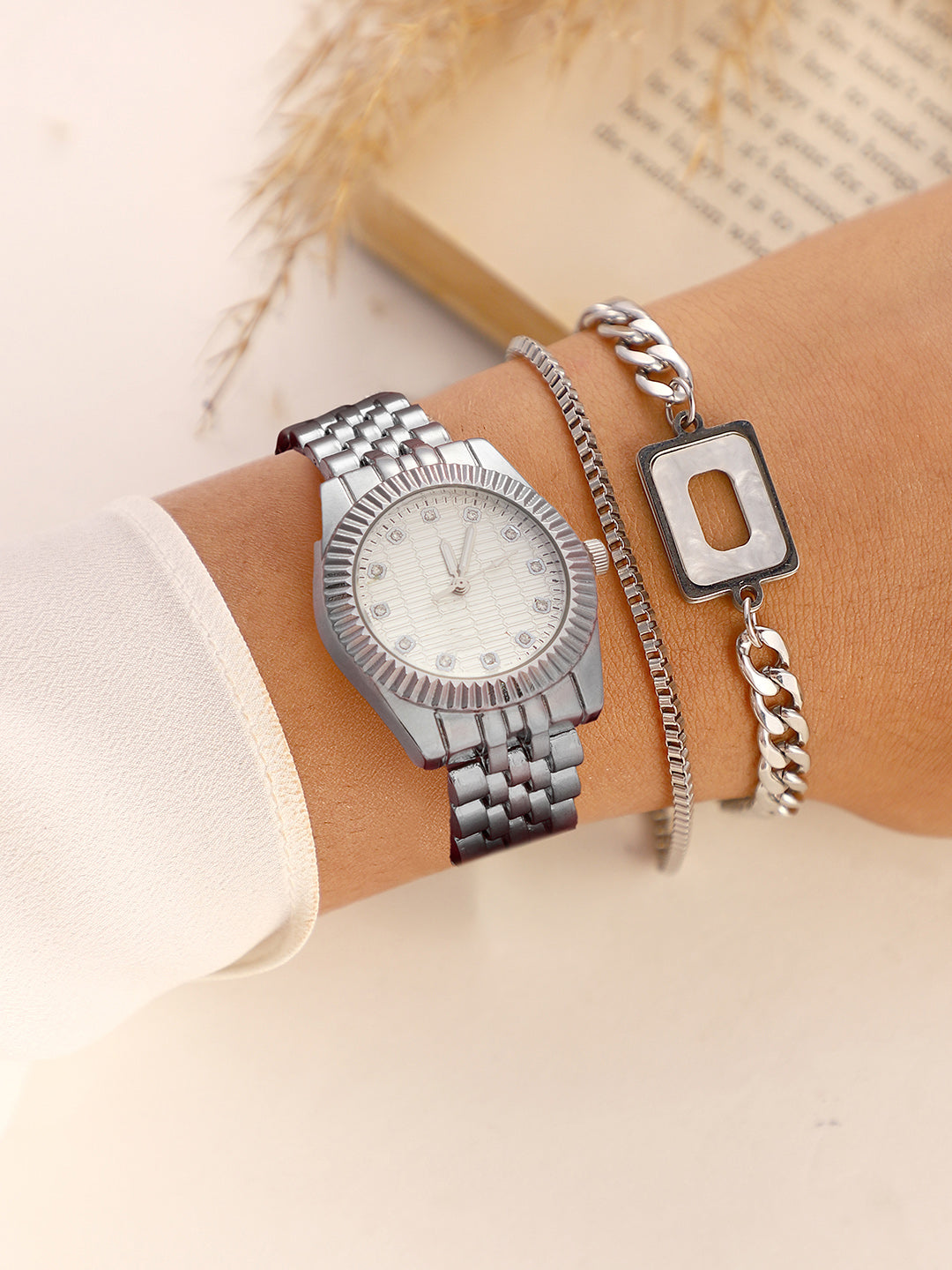 The-Ribbed-H-Link-Round-Watch-With-Bracelet-Combo