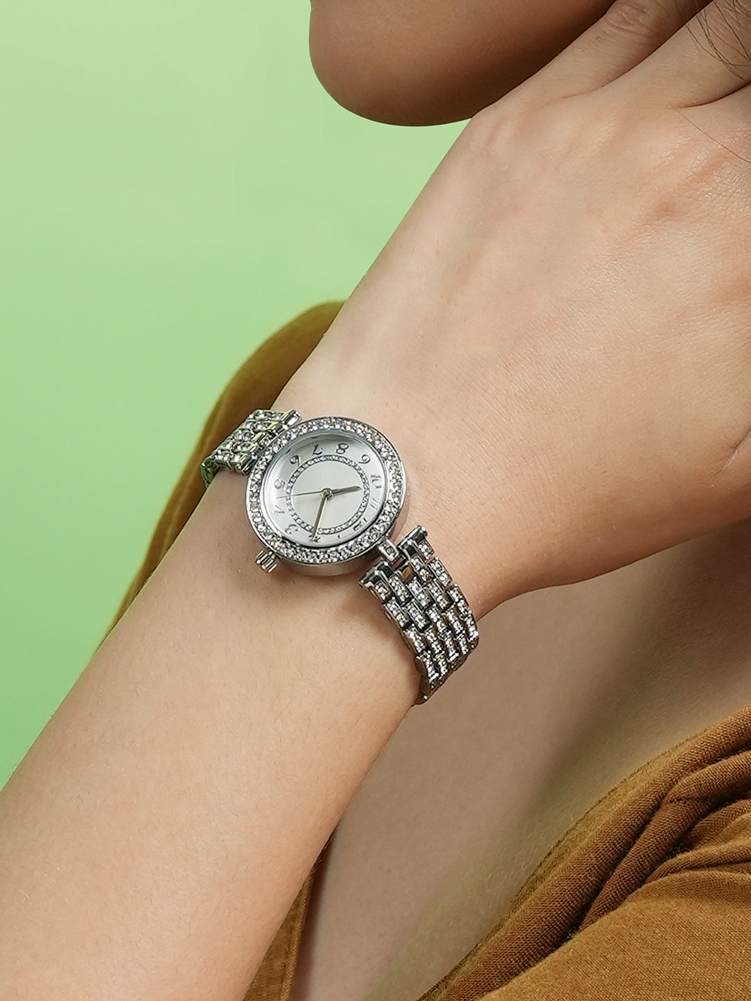 The Embellished Five-Link Round Watch Metallic Silver