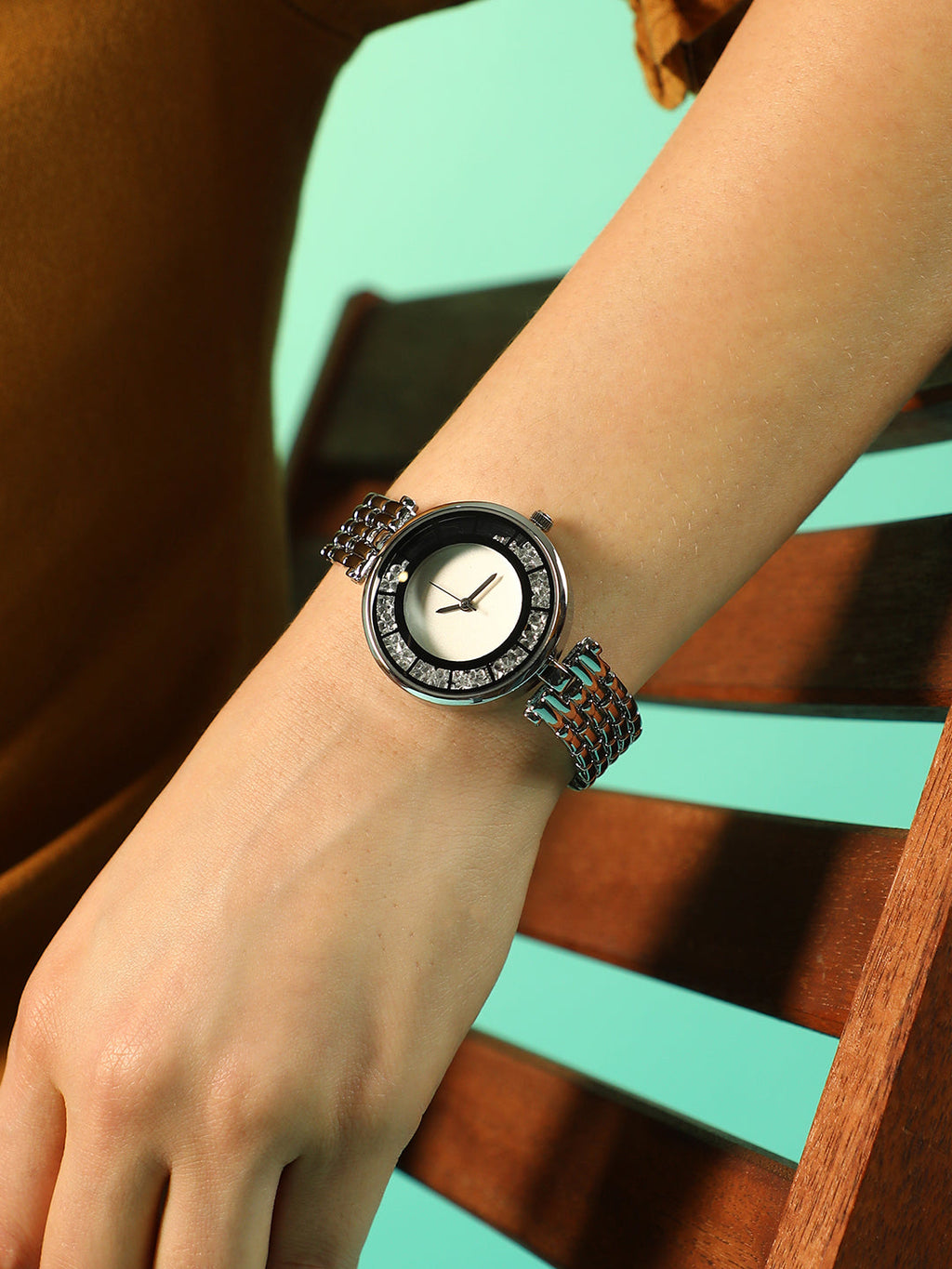 The Crystal Cluster Round Watch