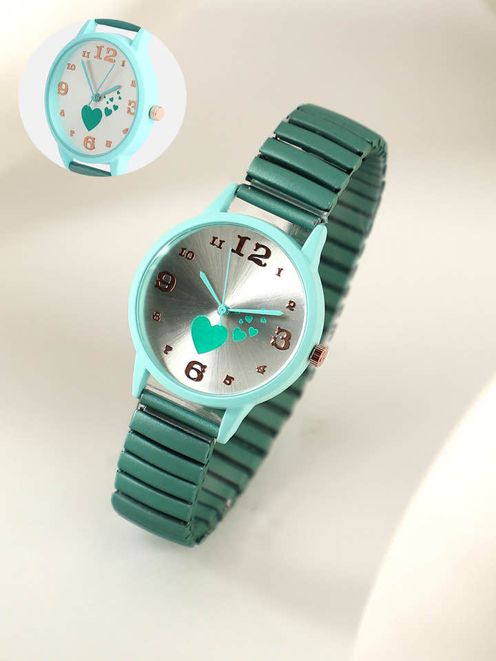 The Ribbed Heart Round Watch