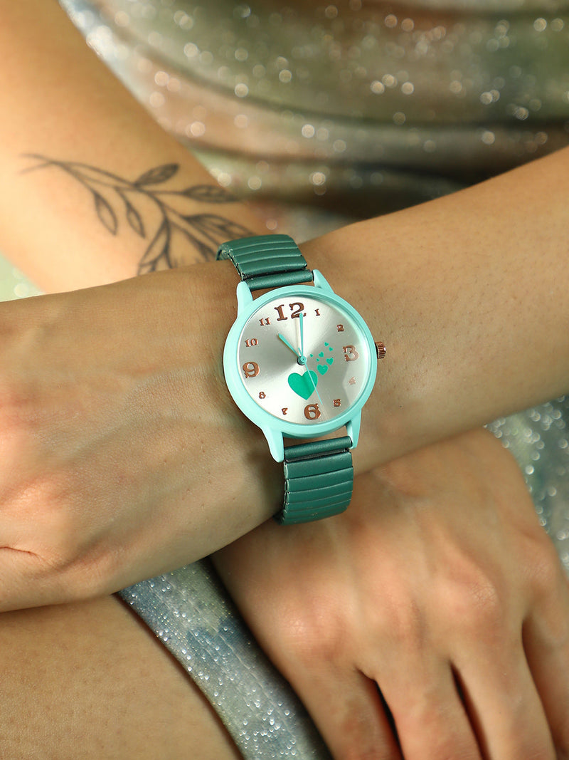 The Ribbed Heart Round Watch