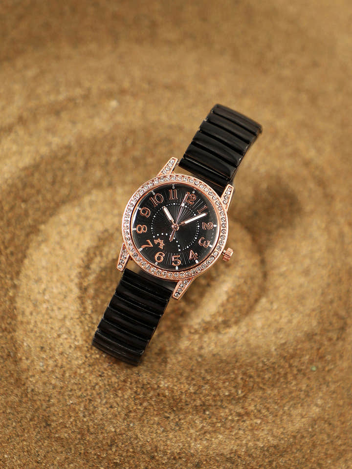 The Ribbed Round Watch