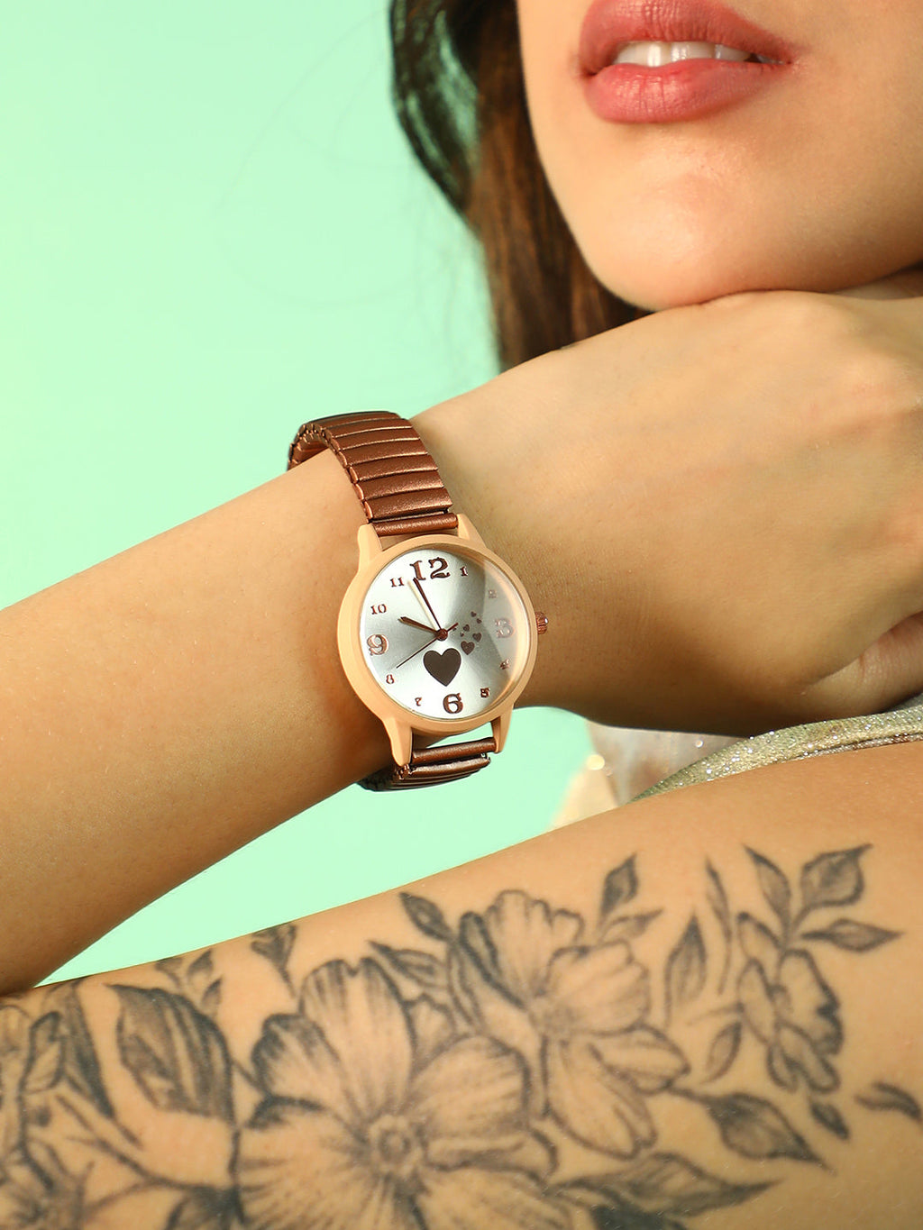 The Ribbed Heart Round Watch