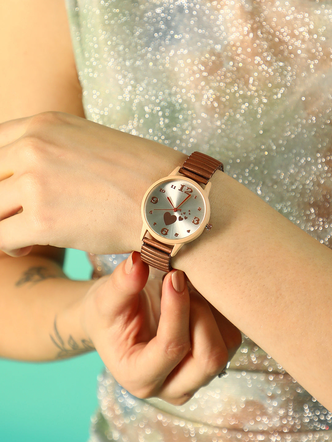 The Ribbed Heart Round Watch