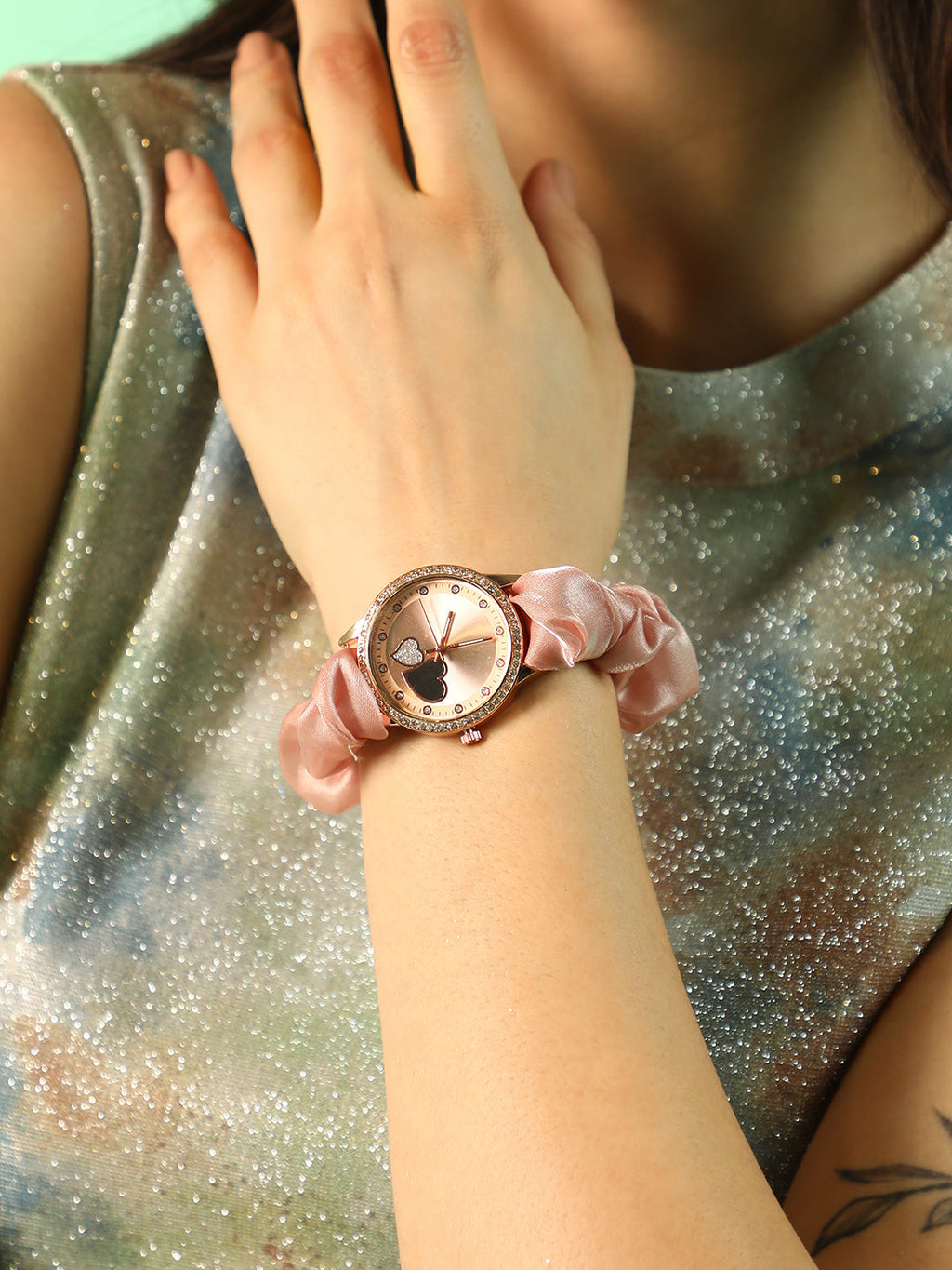 The Scrunchie Heart Round Watch - Baby Pink