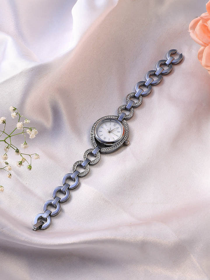 The Embellished Chainlink Round Watch - Metallic Silver