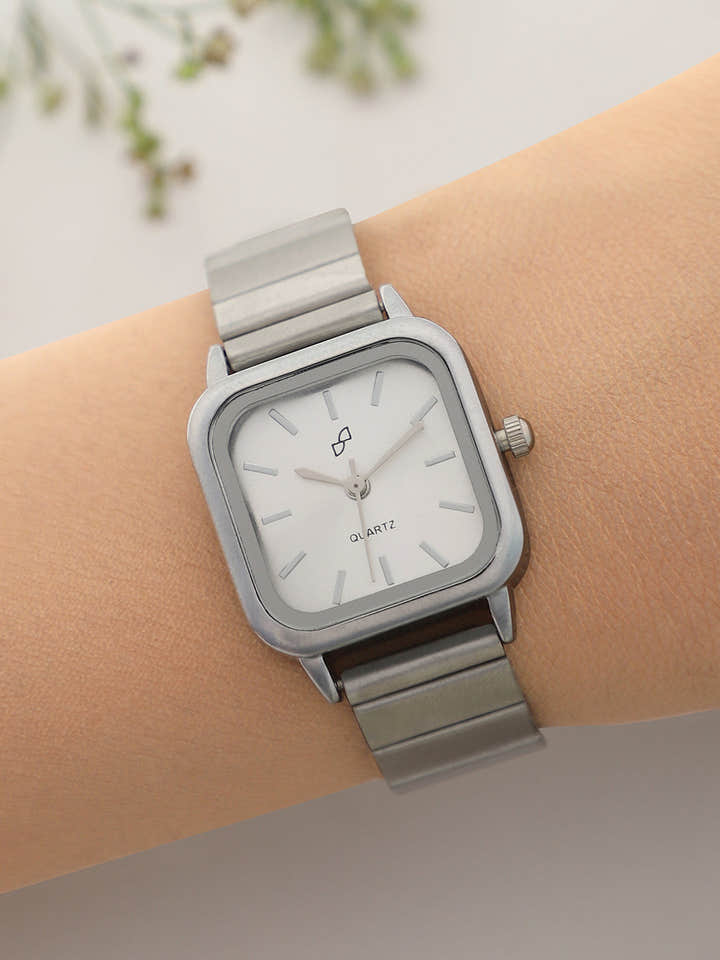 The Downtown Chain Square Watch - Metallic Silver