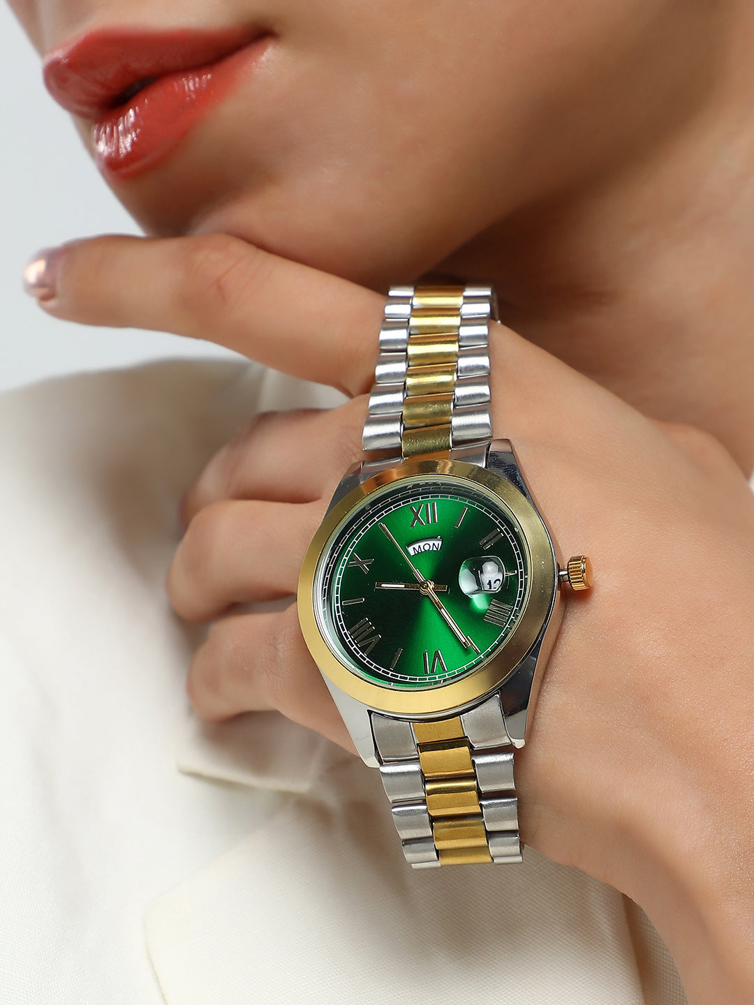 The Lorenzé  Round Watch