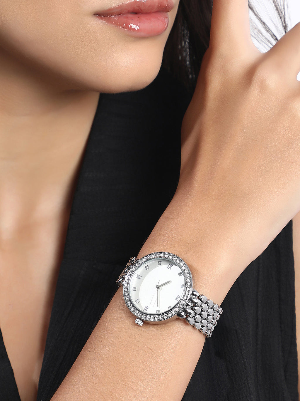 The Aphrodite Round Watch - Metallic Silver