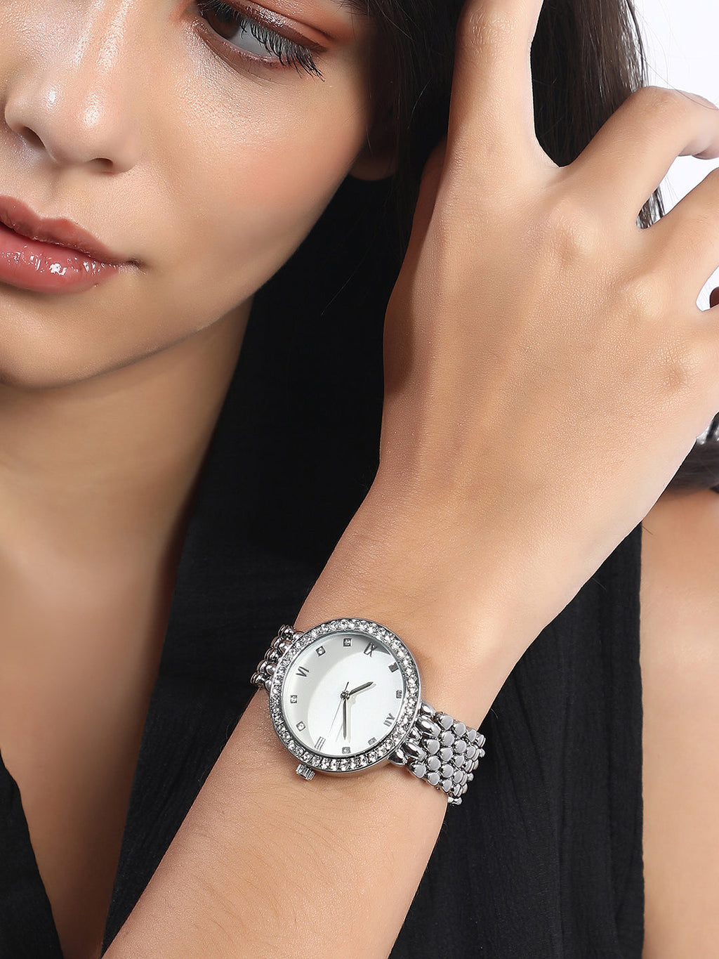 The Aphrodite Round Watch - Metallic Silver