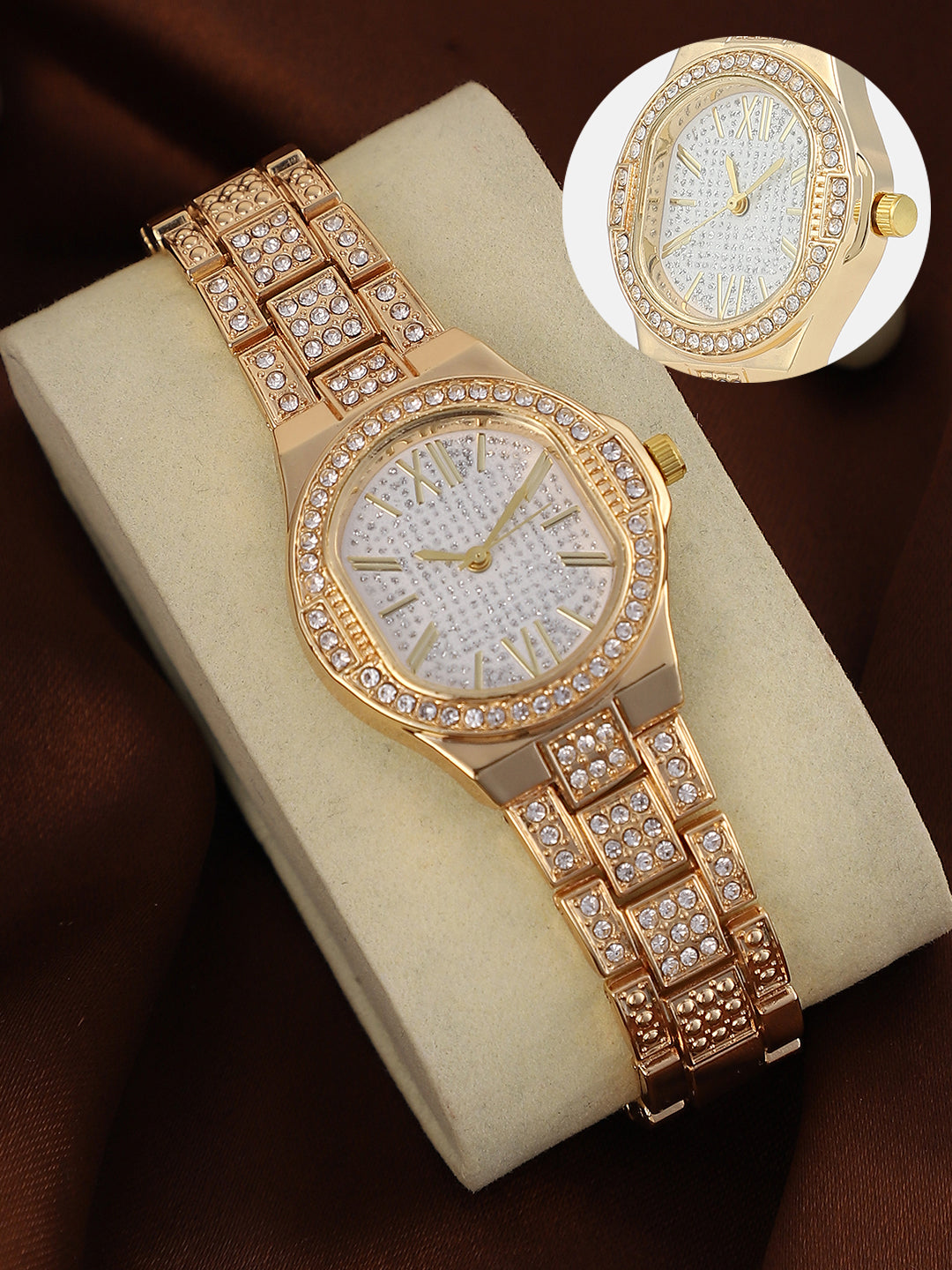 The Hélios Cushion Watch