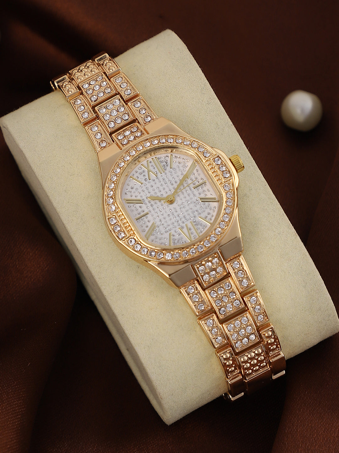 The Hélios Cushion Watch