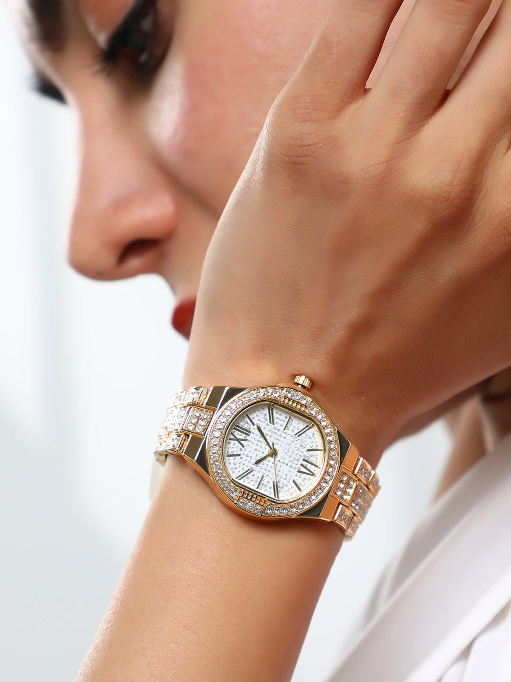 The Hélios Cushion Watch