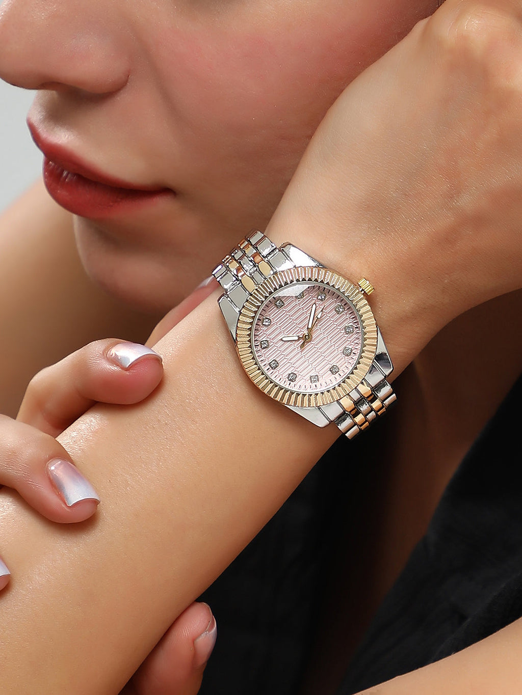 The Ribbed H-Link Round Watch