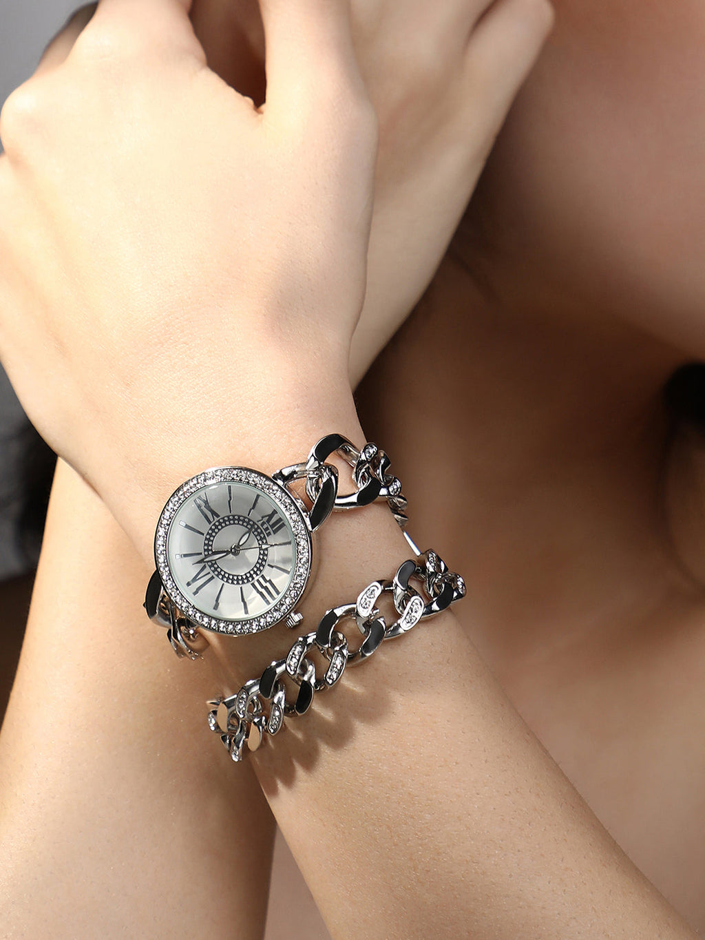 The Dual-Chainlink Roman Round Watch - Metallic Silver