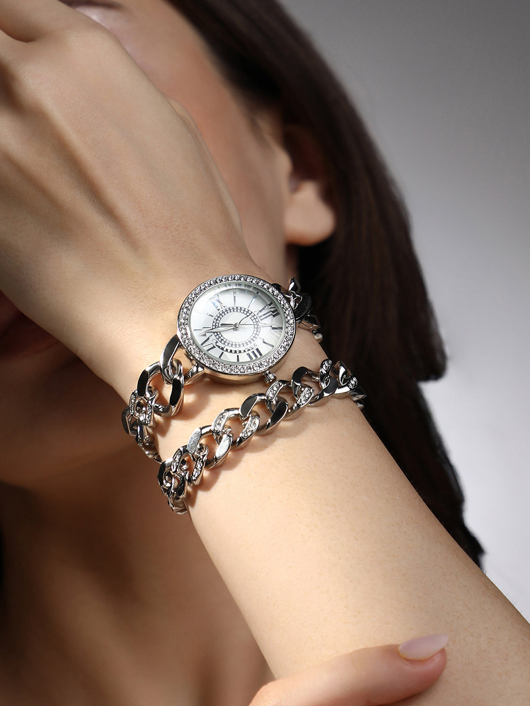 The Dual-Chainlink Roman Round Watch - Metallic Silver