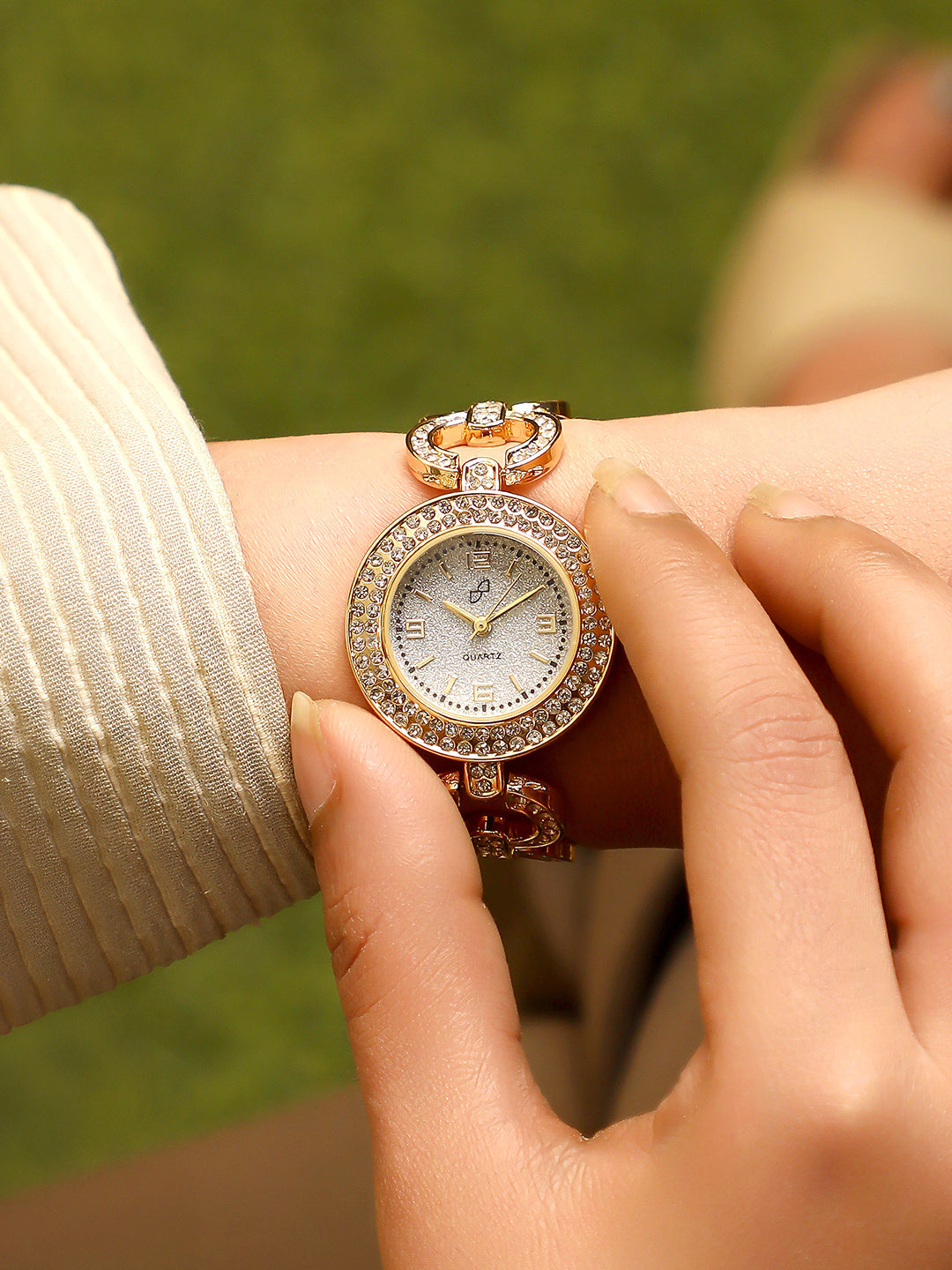 The Cristal Orb-Link Round Watch - Crystal Silver