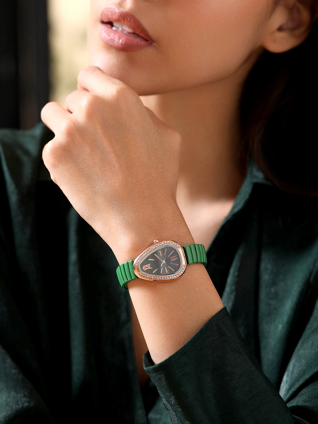 The Bold Oval Watch - Black Green